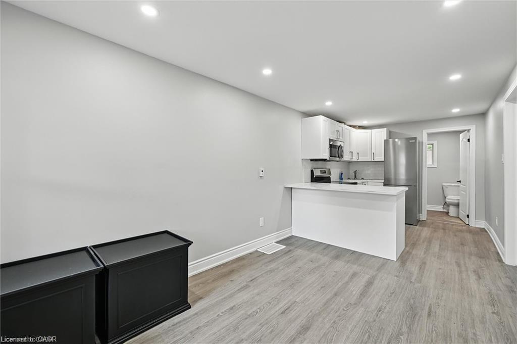 224 Rosslyn Avenue N Property Photo 7