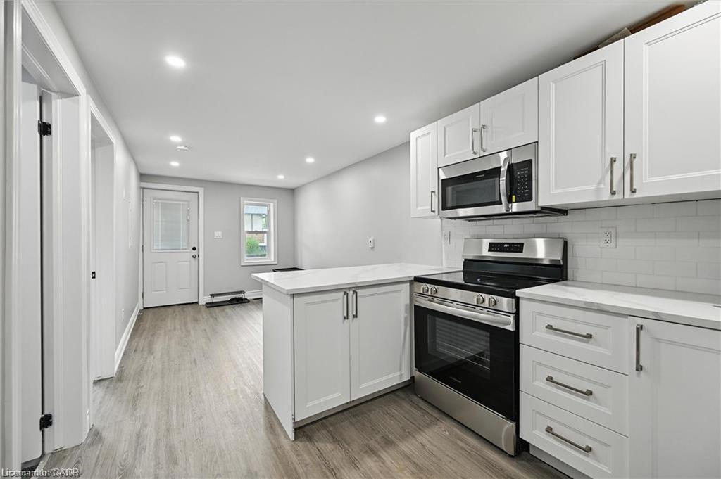 224 Rosslyn Avenue N Property Photo 9