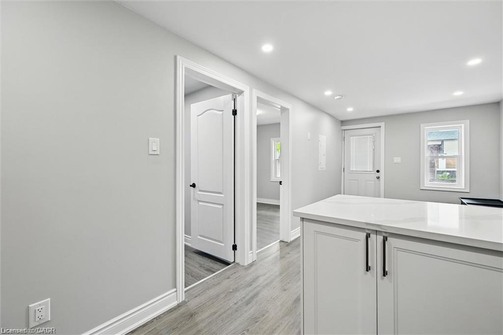 224 Rosslyn Avenue N Property Photo 10