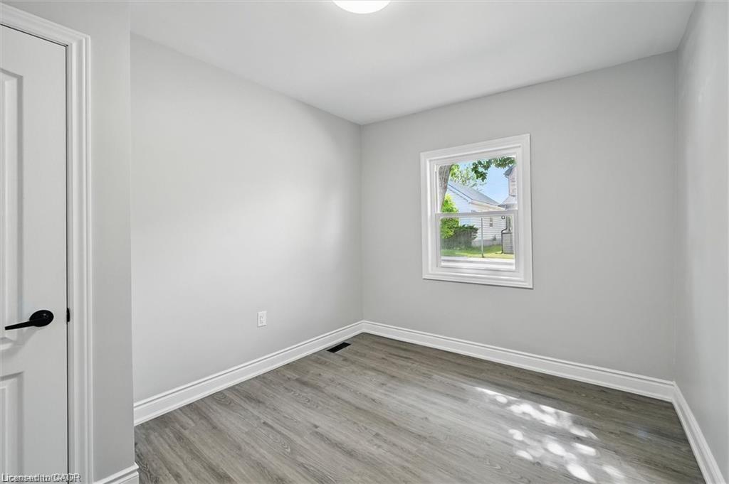 224 Rosslyn Avenue N Property Photo 12