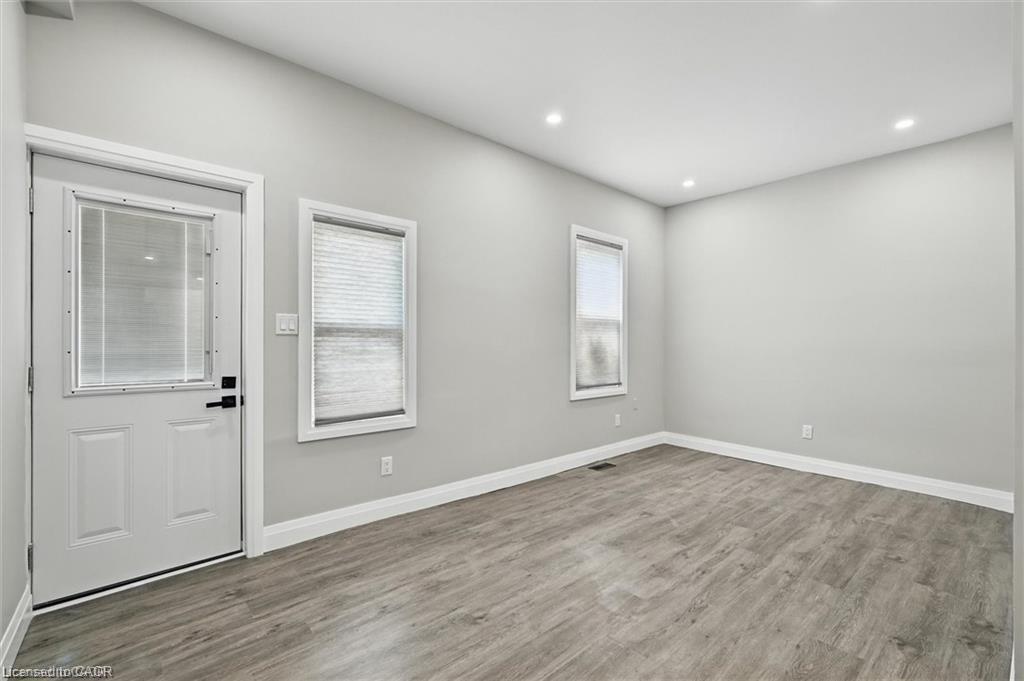 224 Rosslyn Avenue N Property Photo 14