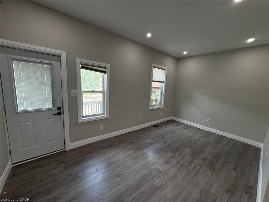 224 Rosslyn Avenue N Property Photo 15