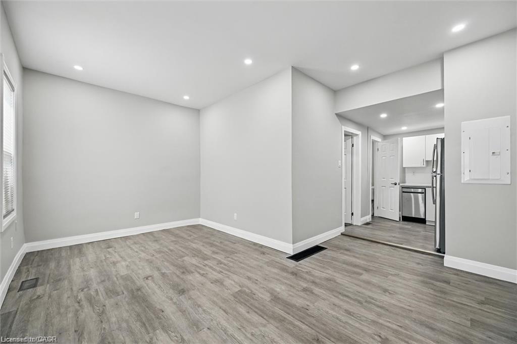 224 Rosslyn Avenue N Property Photo 17