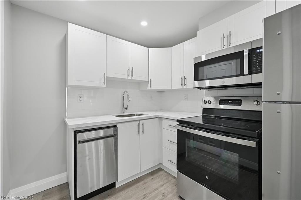 224 Rosslyn Avenue N Property Photo 18
