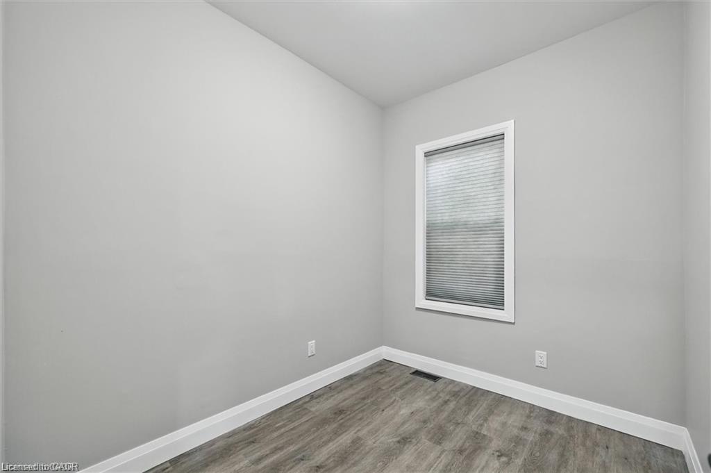 224 Rosslyn Avenue N Property Photo 20