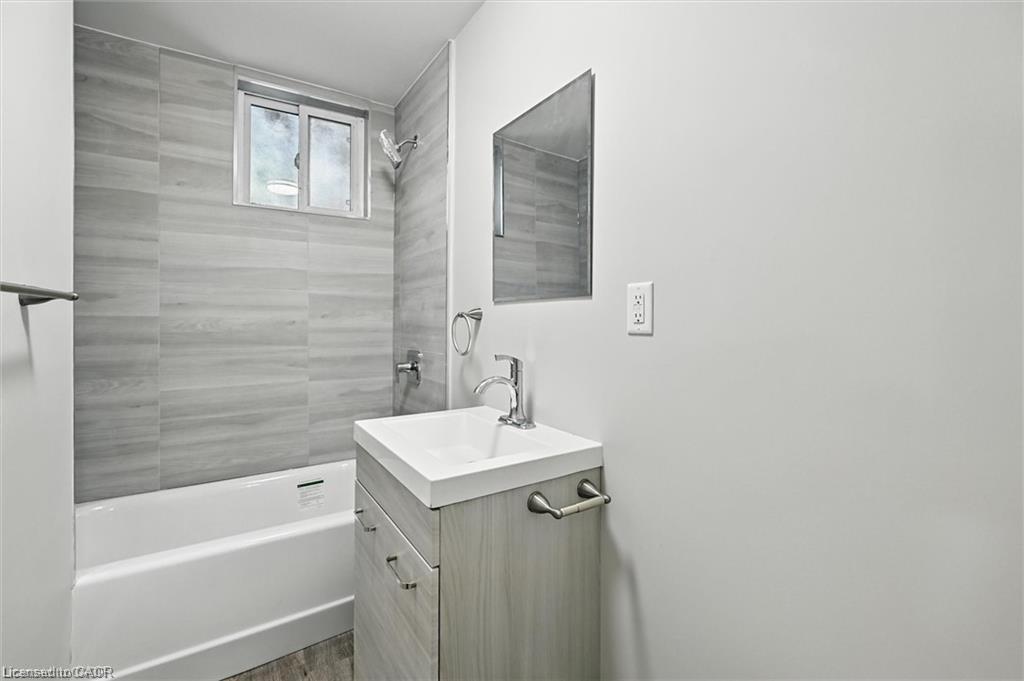 224 Rosslyn Avenue N Property Photo 21