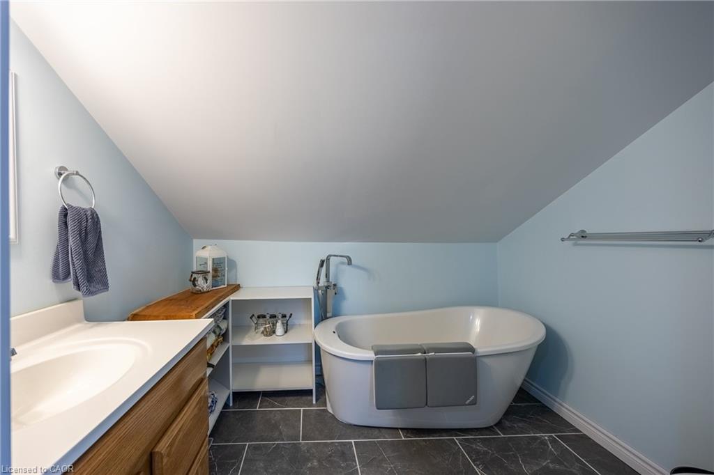 100 Queen Street E Property Photo 18