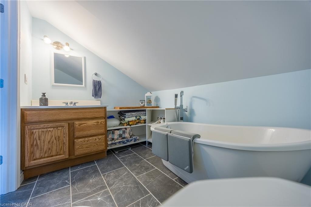 100 Queen Street E Property Photo 19