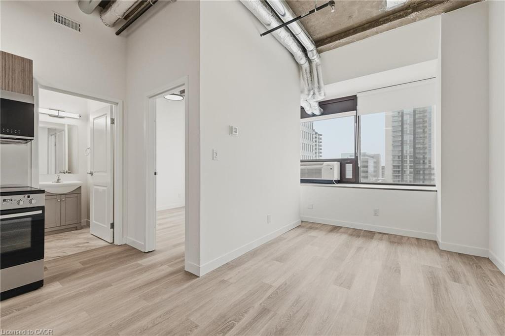 315-30 Duke Street W Property Photo 10