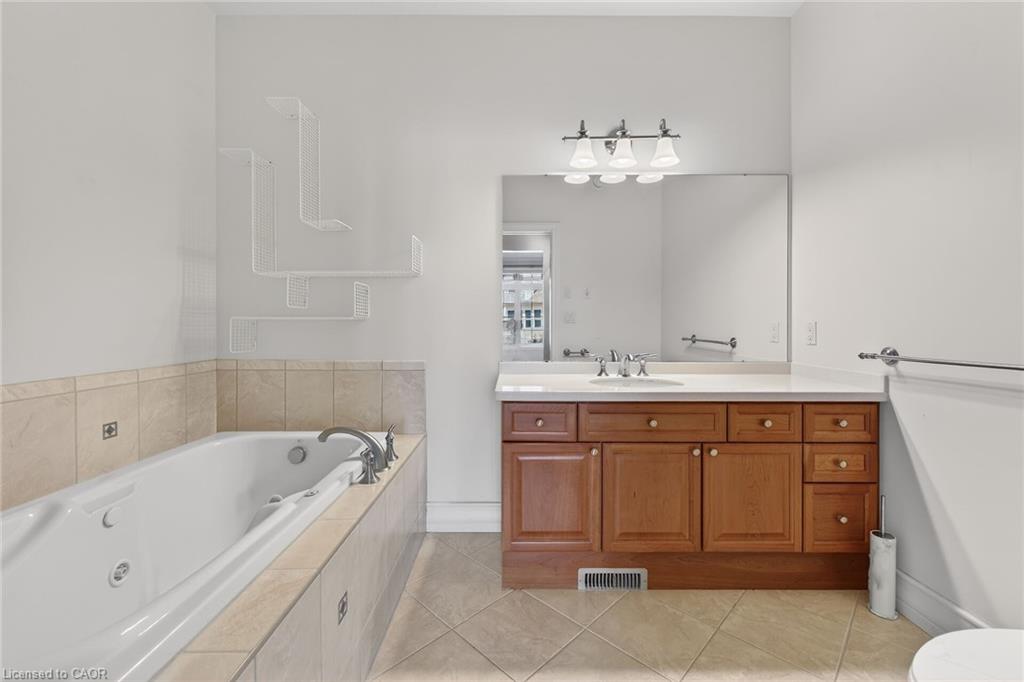16-80 New Lakeshore Road Property Photo 22