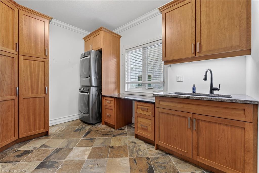 16-80 New Lakeshore Road Property Photo 24