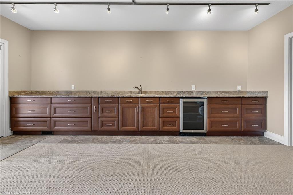 16-80 New Lakeshore Road Property Photo 28