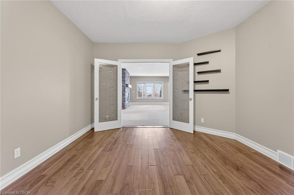 16-80 New Lakeshore Road Property Photo 35