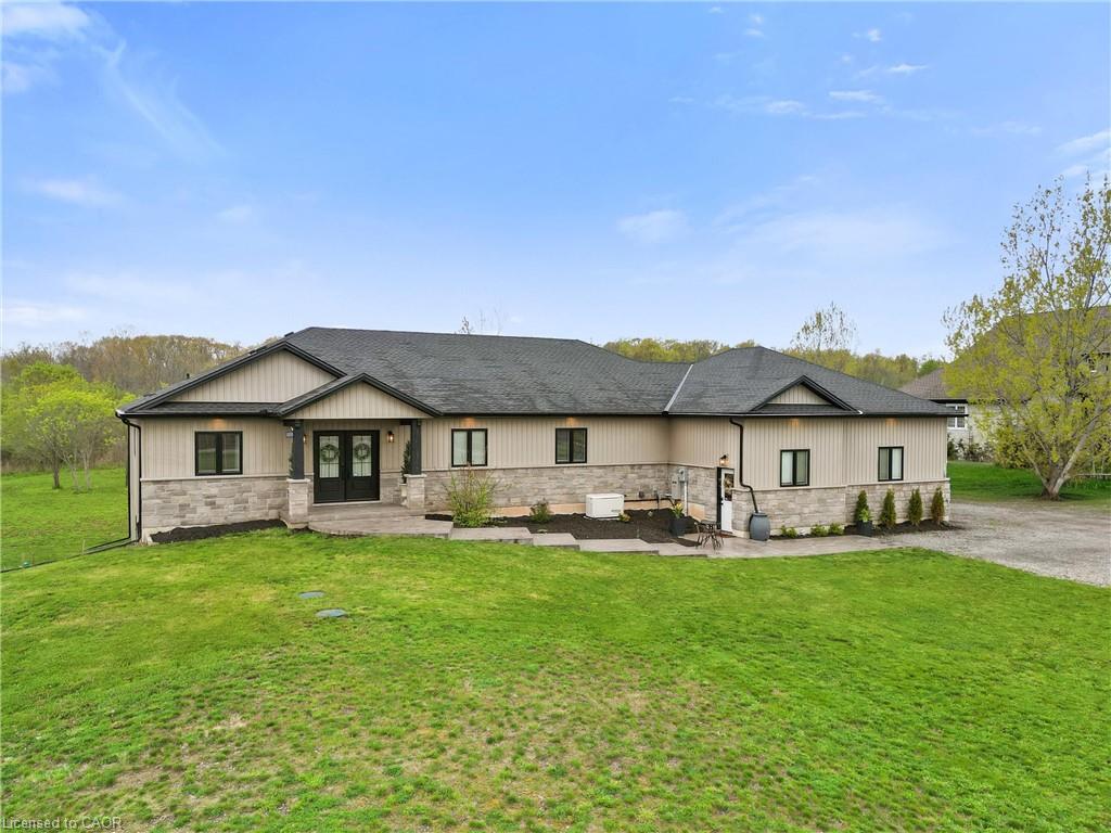 557 Burleigh Road N Property Photo 3