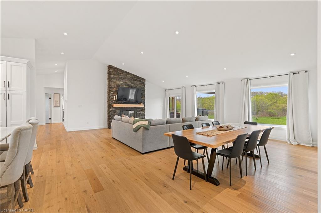 557 Burleigh Road N Property Photo 12
