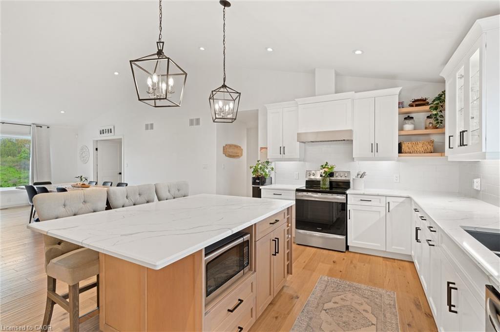 557 Burleigh Road N Property Photo 18