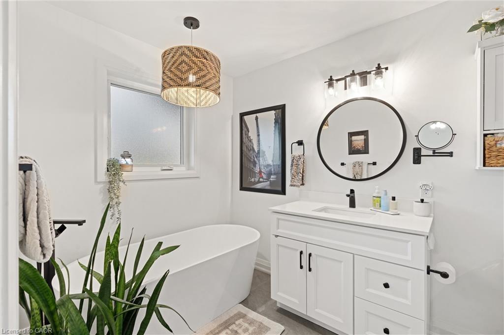 557 Burleigh Road N Property Photo 25