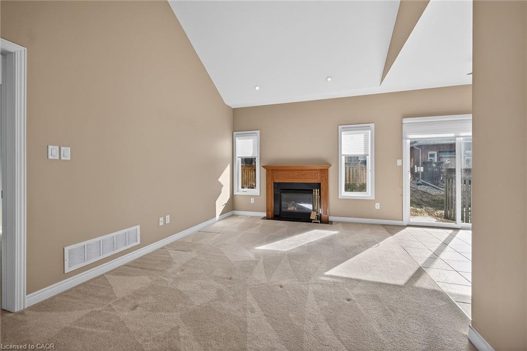 76 Abbotsford Trail Property Photo 15
