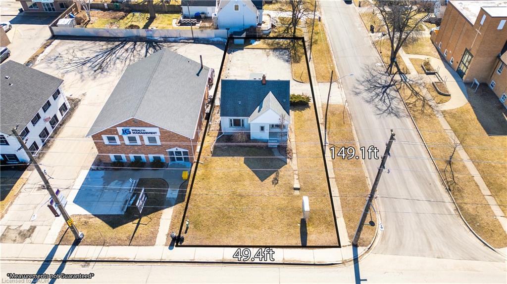 855 Exmouth Street Property Photo 4