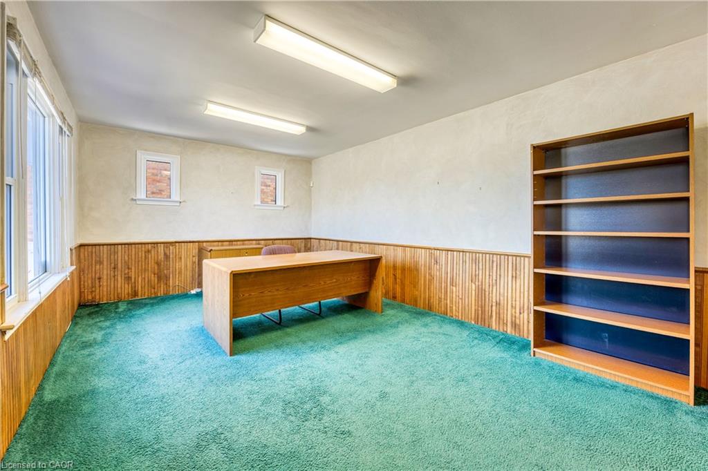 855 Exmouth Street Property Photo 8