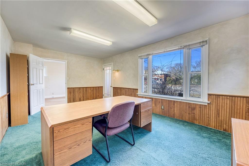 855 Exmouth Street Property Photo 9