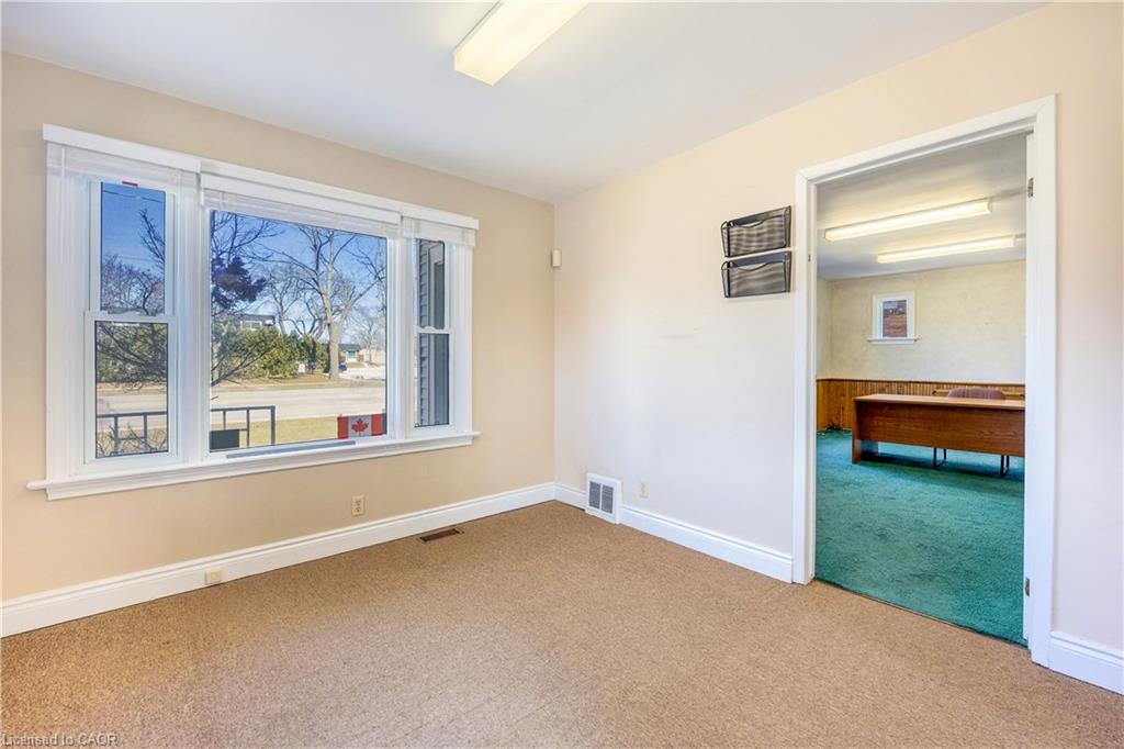855 Exmouth Street Property Photo 11