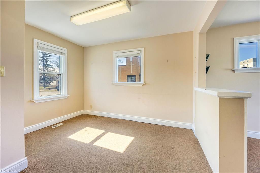 855 Exmouth Street Property Photo 14