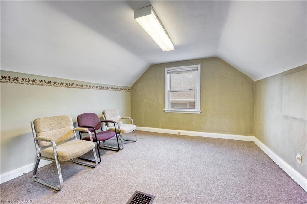 855 Exmouth Street Property Photo 22