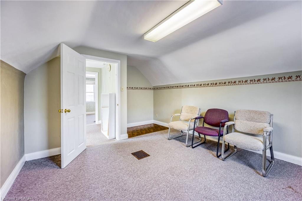 855 Exmouth Street Property Photo 23