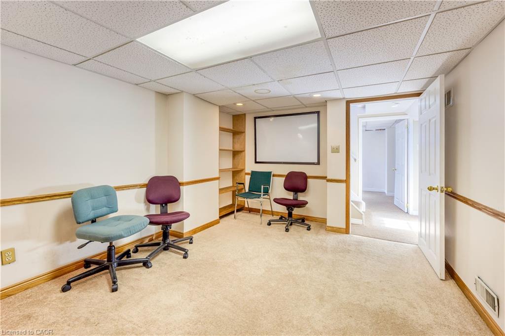 855 Exmouth Street Property Photo 25