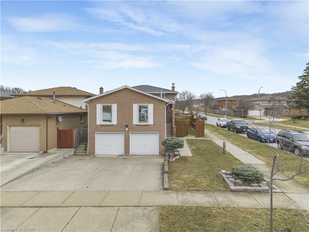 2 Envoy Boulevard Property Photo 1
