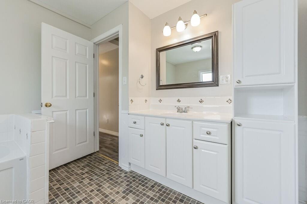 353 Wellington Street E Property Photo 26