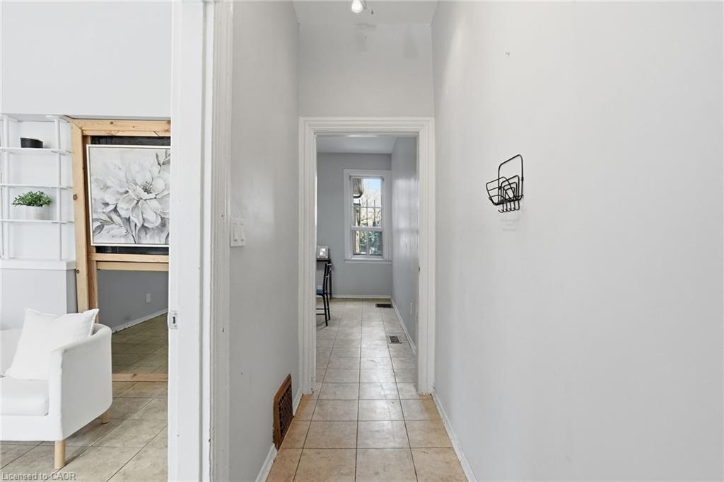 79 Murray Street E Property Photo 6