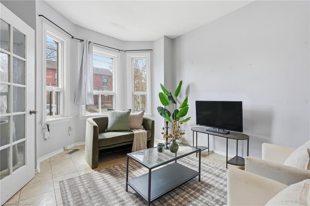 79 Murray Street E Property Photo 8