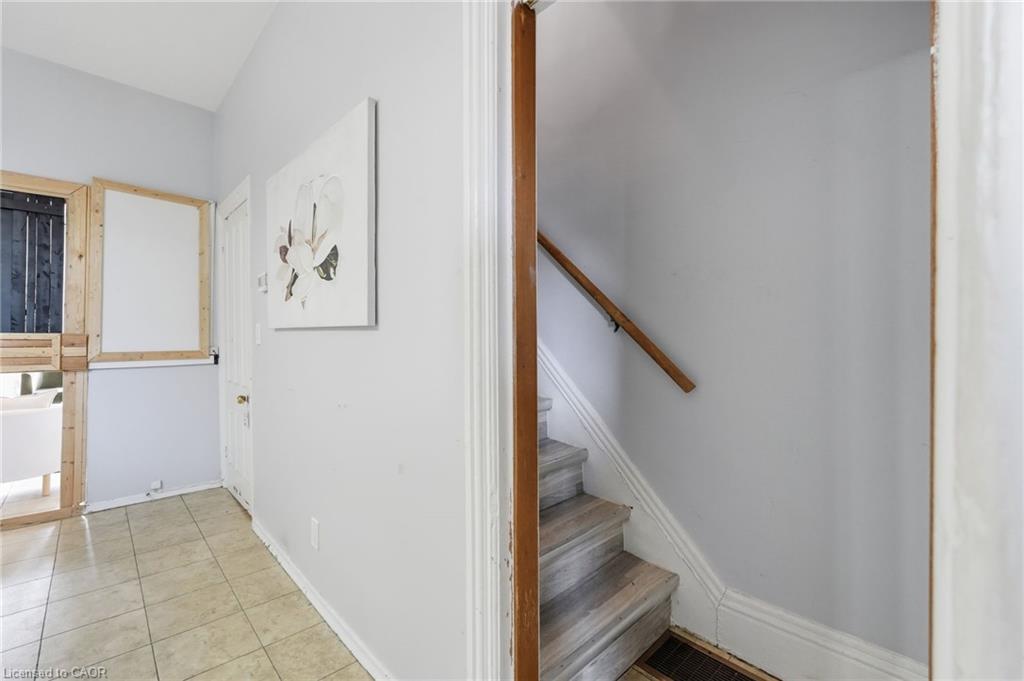 79 Murray Street E Property Photo 21
