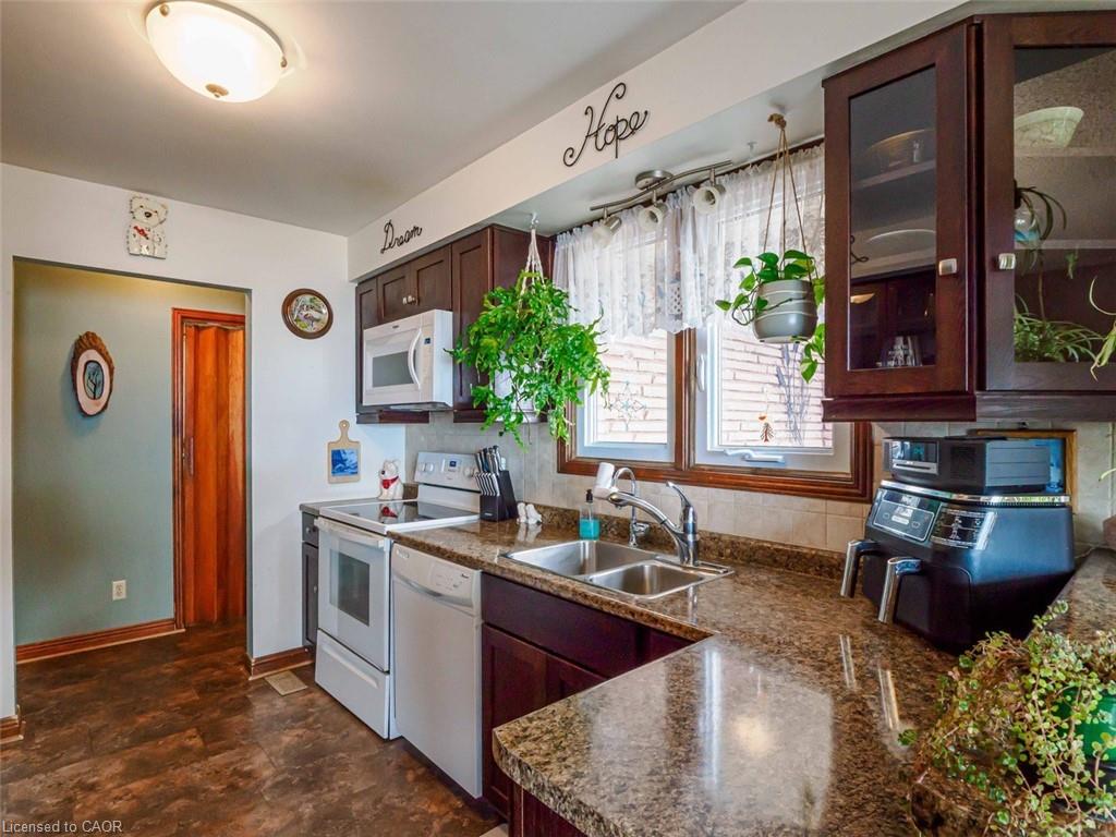 33 Bee Street Property Photo 19