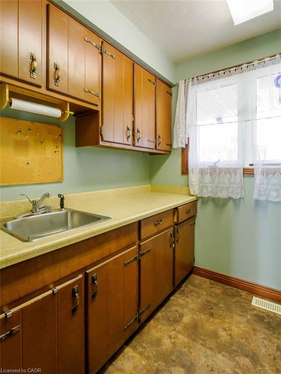 33 Bee Street Property Photo 26