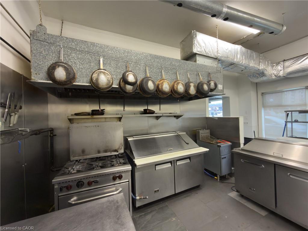 2 Ottawa Street N Property Photo 10