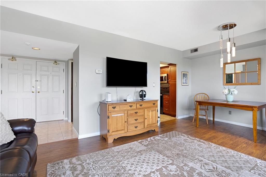 505-3267 King Street E Property Photo 8