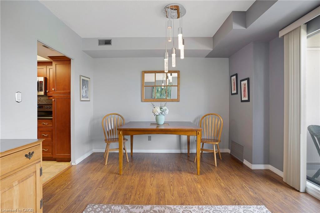 505-3267 King Street E Property Photo 9
