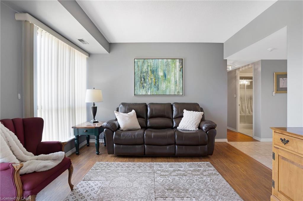 505-3267 King Street E Property Photo 11