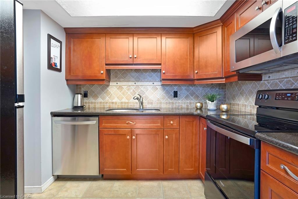 505-3267 King Street E Property Photo 12