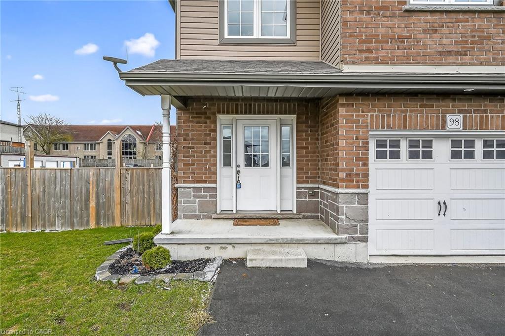 98 Macneil Court Property Photo 3