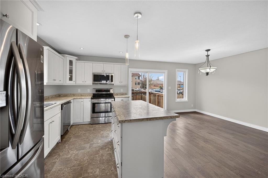 98 Macneil Court Property Photo 6