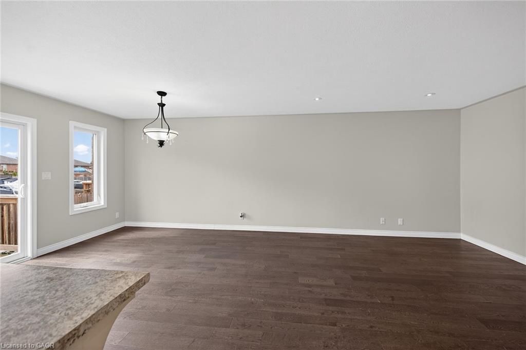 98 Macneil Court Property Photo 7