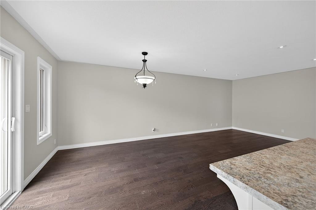 98 Macneil Court Property Photo 8