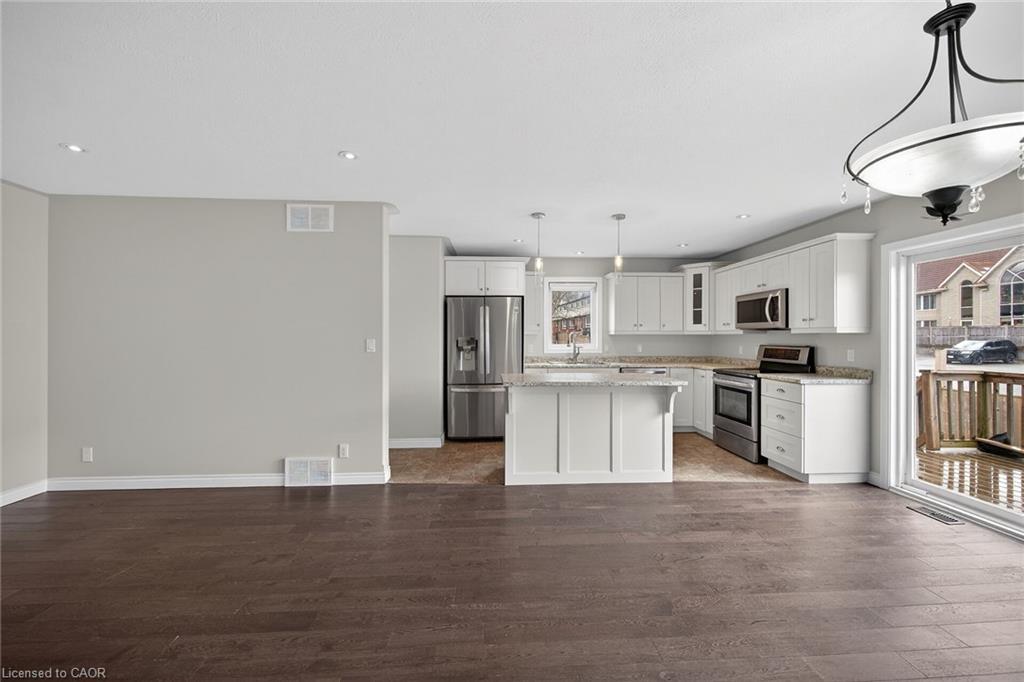 98 Macneil Court Property Photo 11