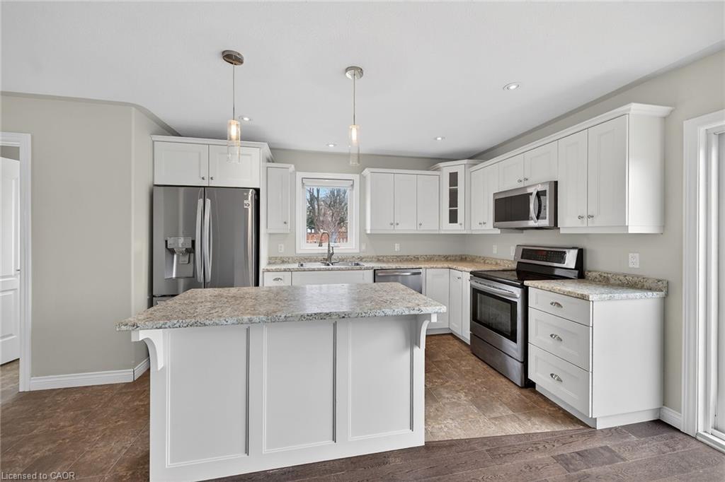 98 Macneil Court Property Photo 12
