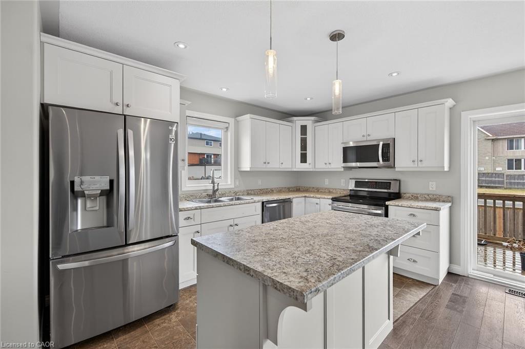 98 Macneil Court Property Photo 13