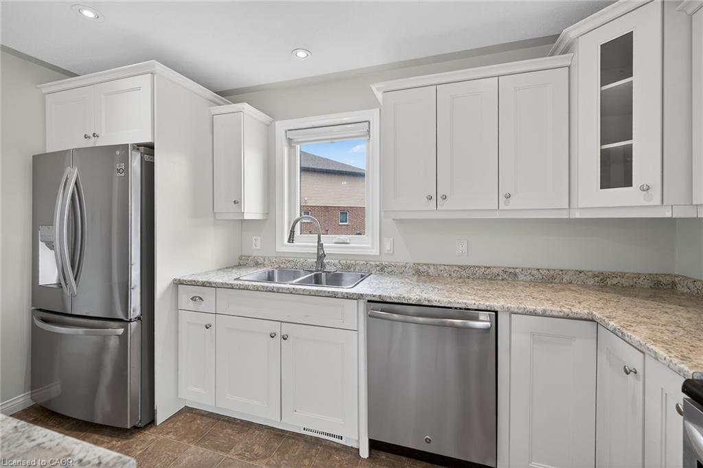 98 Macneil Court Property Photo 15